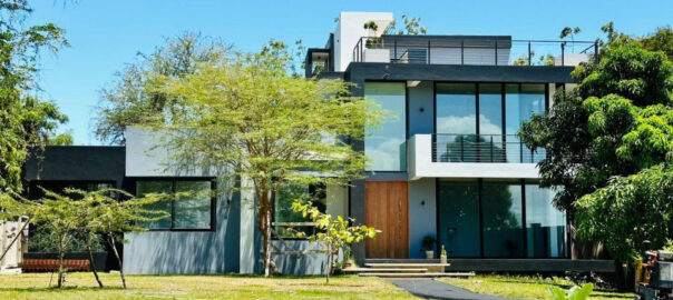 Aluminium-modern-material-for-minimalist-homes-sliding-fwindows-doors